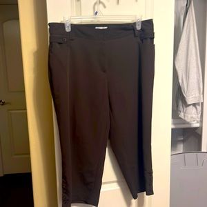 Dress barn brown dress capris, very cute